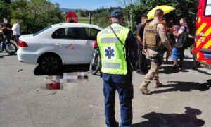 Homem fica ferido após colisão entre carro e moto em Estação Cocal