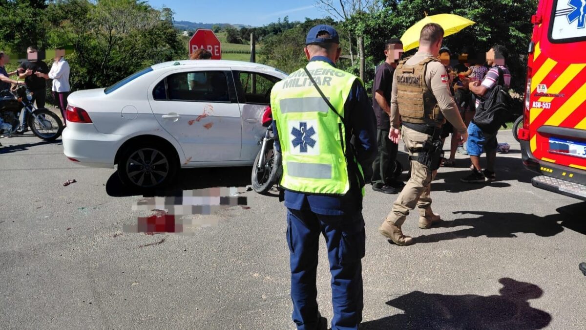 Homem fica ferido após colisão entre carro e moto em Estação Cocal
