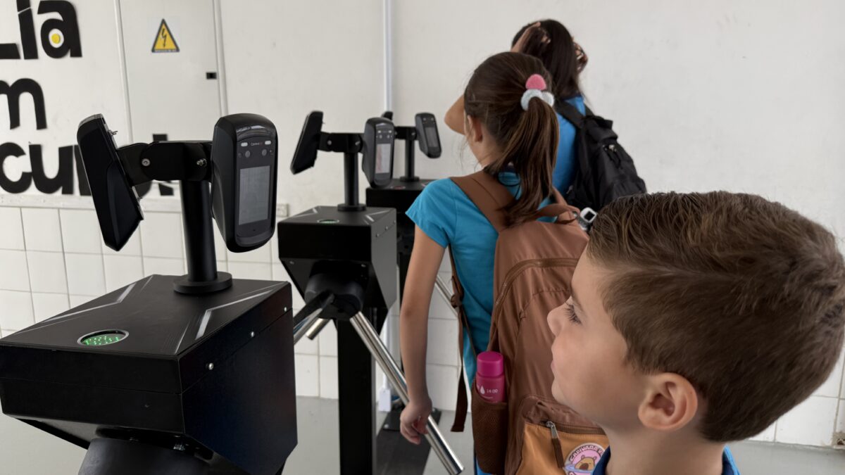 64 anos de prosperidade: sistema de catracas com biometria facial passa a operar na Escola Vicente Guollo
