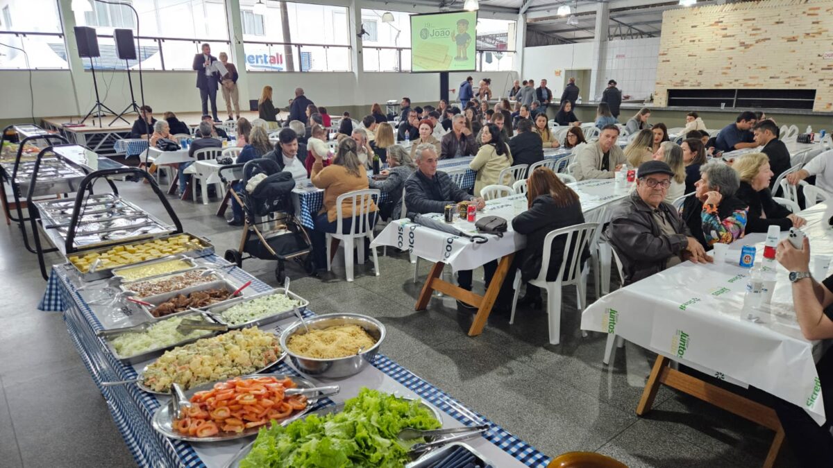 Almoço típico italiano reúne famílias na programação da Maggiofest