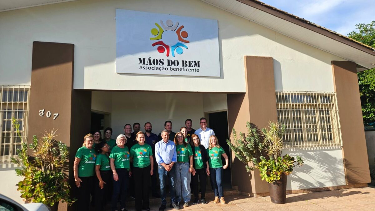 Deputados visitam Associação Mãos do Bem e destacam importância do trabalho voluntário