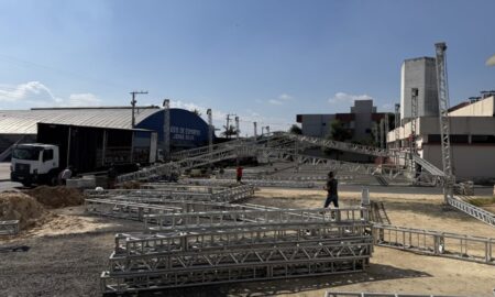 Montagem da estrutura da Maggiofest 2026 inicia em Morro da Fumaça