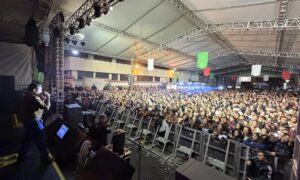 Felipe Araújo emociona multidão e abre a Maggiofest 2026 em grande estilo