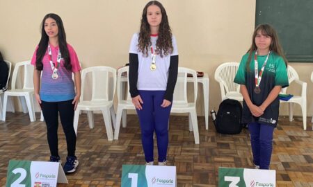 Alunos fumacenses conquistam vagas para fase seletiva do Jesc no xadrez e badminton