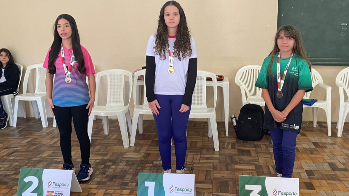 Alunos fumacenses conquistam vagas para fase seletiva do Jesc no xadrez e badminton