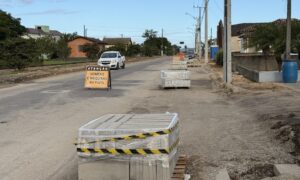 Após implantação de rede de esgoto, obra do Parque Linear de Morro da Fumaça é retomada