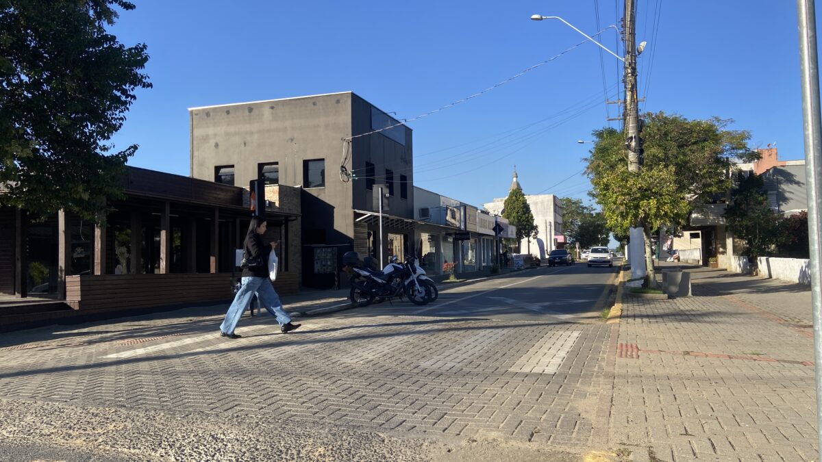 Rua 20 de Maio receberá revitalização da sinalização viária em Morro da Fumaça
