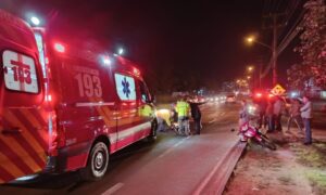 Motociclista de 51 anos é hospitalizado após colisão no acesso a Morro da Fumaça