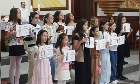 Missa com as crianças reuniu famílias e homenagem a Nossa Senhora na Igreja Matriz São Roque
