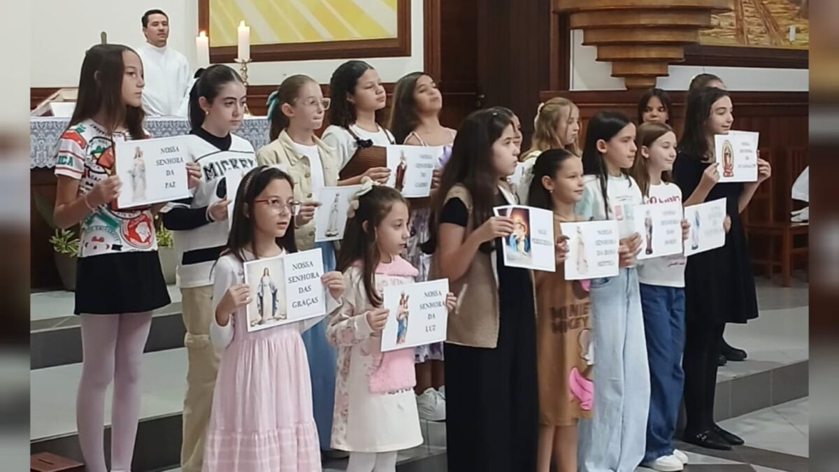 Missa com as crianças reuniu famílias e homenagem a Nossa Senhora na Igreja Matriz São Roque