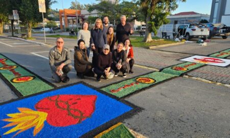 Comunidade acorda de madrugada e transforma ruas de Morro da Fumaça para Corpus Christi