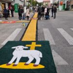 Comunidade acorda de madrugada e transforma ruas de Morro da Fumaça para Corpus Christi