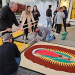 Comunidade acorda de madrugada e transforma ruas de Morro da Fumaça para Corpus Christi