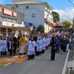 Igreja lotada e forte participação dos fiéis marcam Corpus Christi em Morro da Fumaça