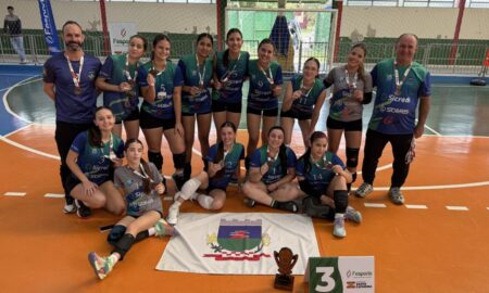 Voleibol feminino de Morro da Fumaça conquista 3º lugar nos Joguinhos Abertos e garante vaga na etapa estadual