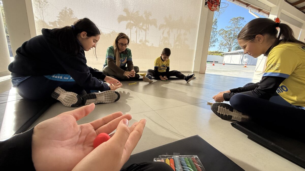 Em Movimento alia esporte e atendimento multidisciplinar para fortalecer desenvolvimento de crianças e adolescentes