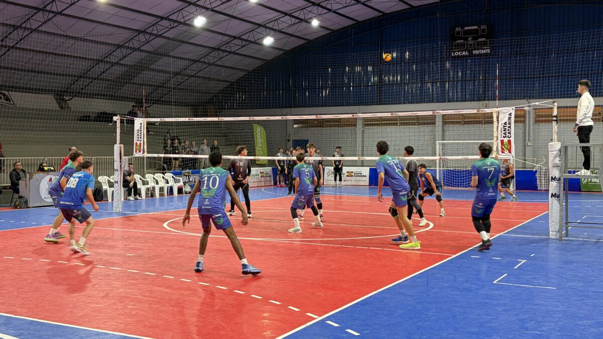 Voleibol masculino de Morro da Fumaça estreia com vitória nos Joguinhos Abertos de Santa Catarina