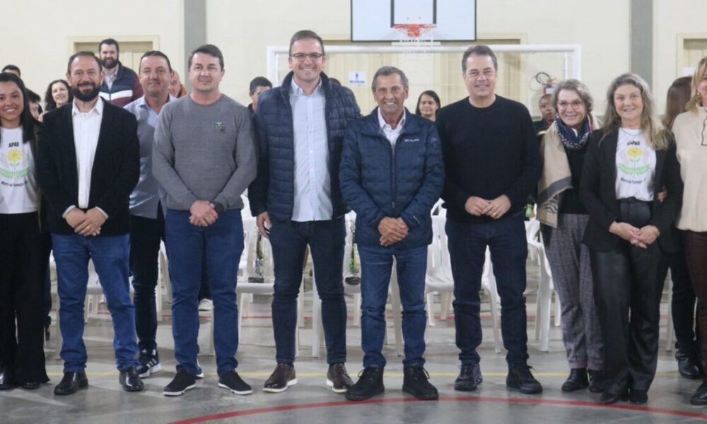 Parceria entre Júlio Garcia e Minotto garante investimento para APAE de Morro da Fumaça