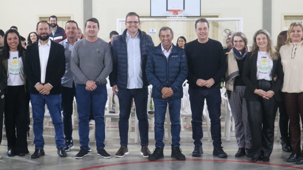 Parceria entre Júlio Garcia e Minotto garante investimento para APAE de Morro da Fumaça