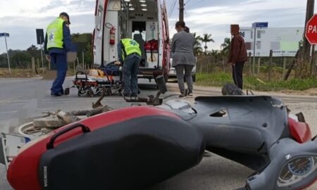 Motociclista é hospitalizado após colisão no Distrito de Estação Cocal