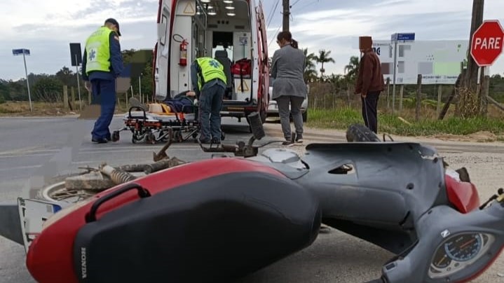 Motociclista é hospitalizado após colisão no Distrito de Estação Cocal
