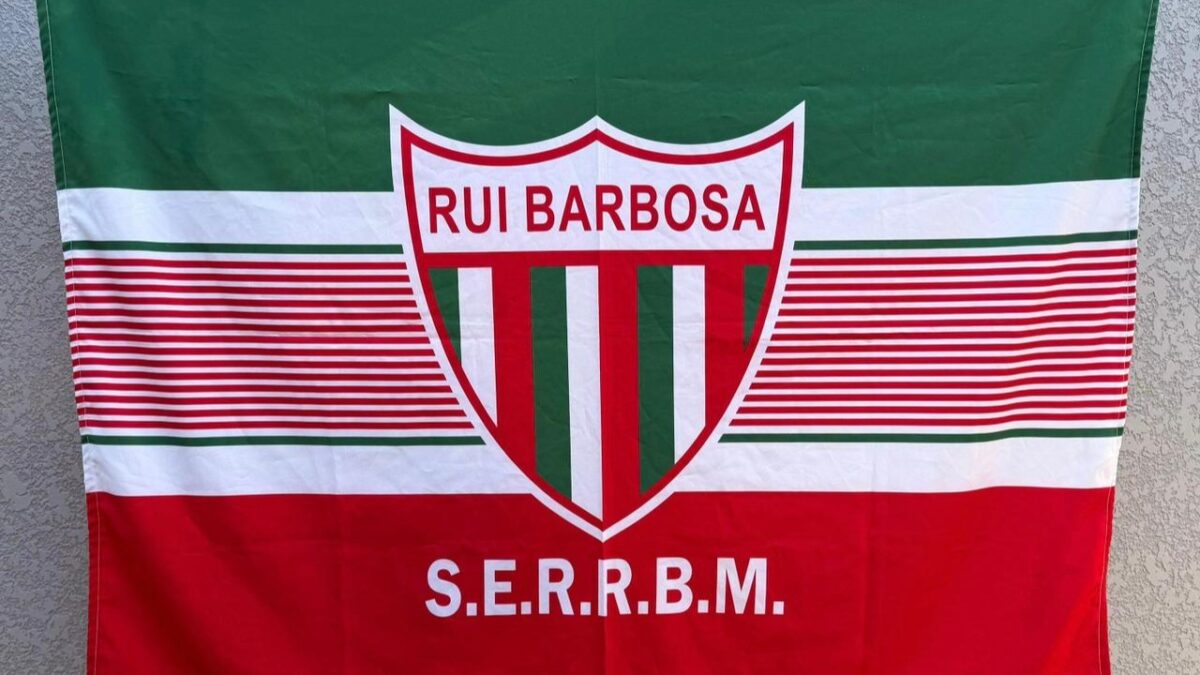 Master Rui Barbosa estreia novo uniforme neste sábado