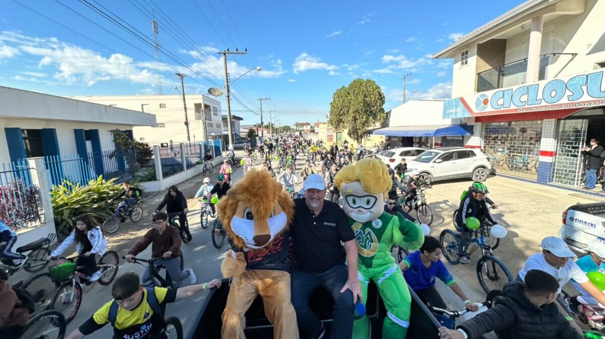 Cermoful realiza Passeio Ciclístico com participação de crianças e famílias