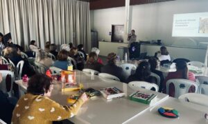 Em Movimento 60+ fortalece autonomia de pessoas idosas em oficina sobre prevenção de quedas