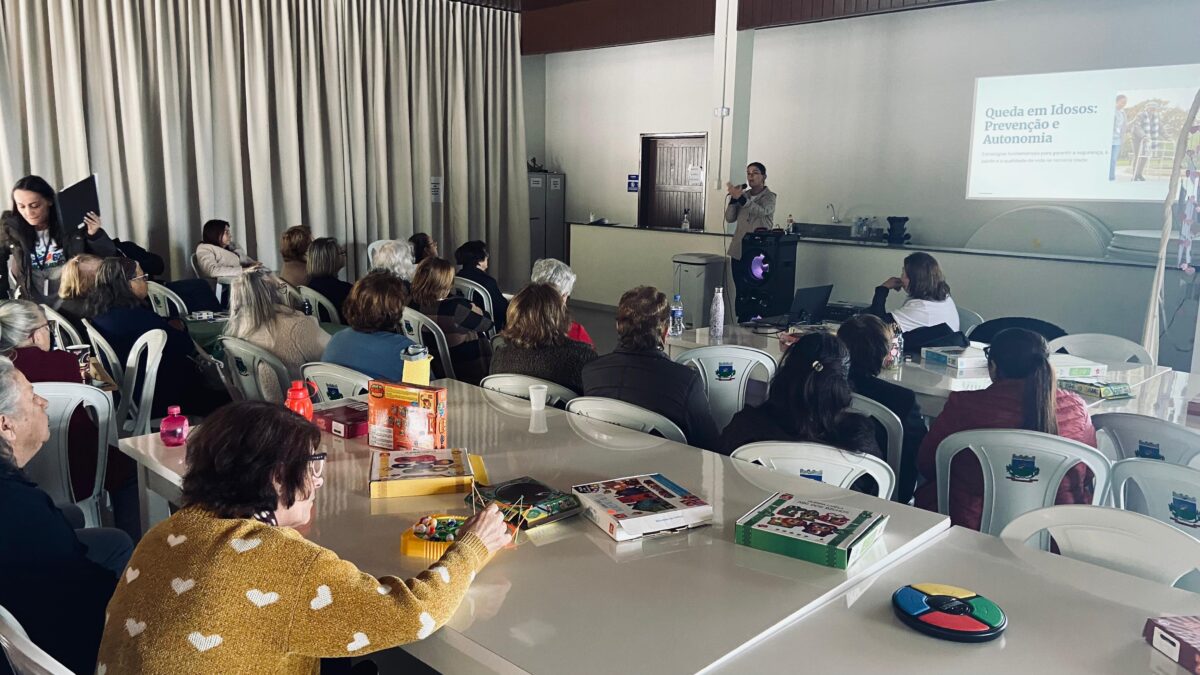 Em Movimento 60+ fortalece autonomia de pessoas idosas em oficina sobre prevenção de quedas