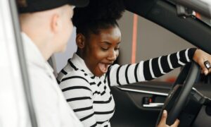 Licenciamento reforça responsabilidade no trânsito e impacta segurança de motoristas e pedestres