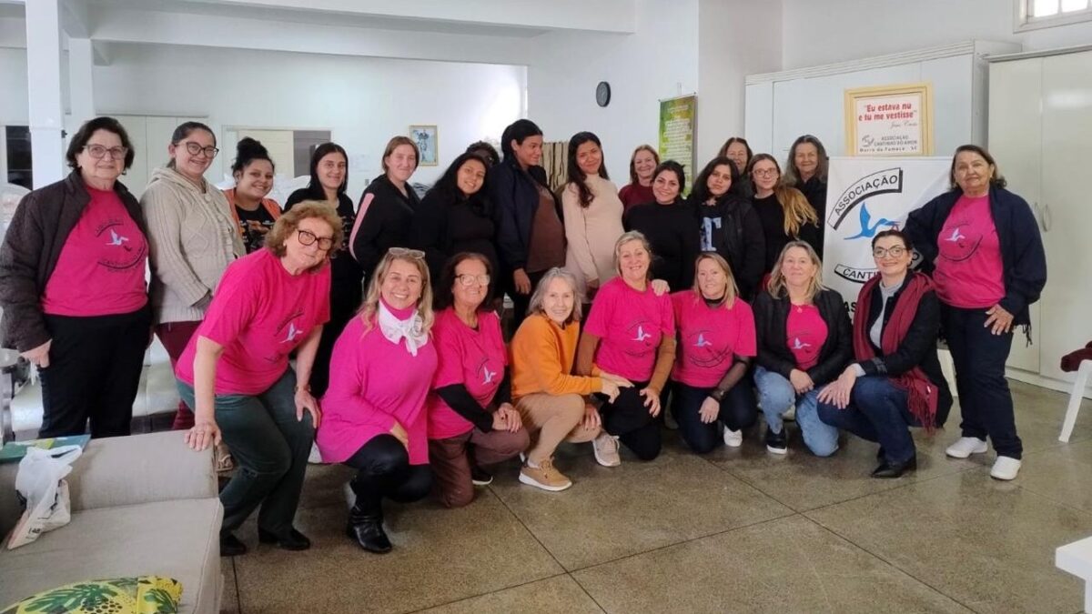 Associação Cantinho do Amor promove palestra sobre gestação e amamentação para futuras mamães
