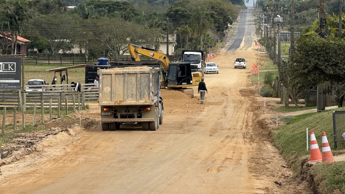 Obra na Rua Madre Maria Tereza de Jesus avança e garantirá mais um acesso pavimentado a Criciúma