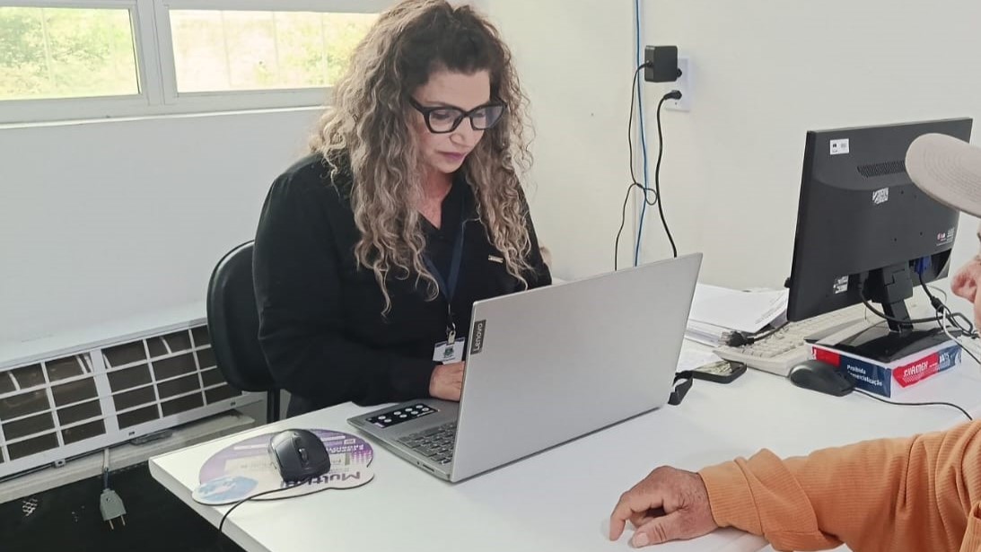 Assistência Social leva atendimento do Cadastro Único até moradores da Mina Fluorita