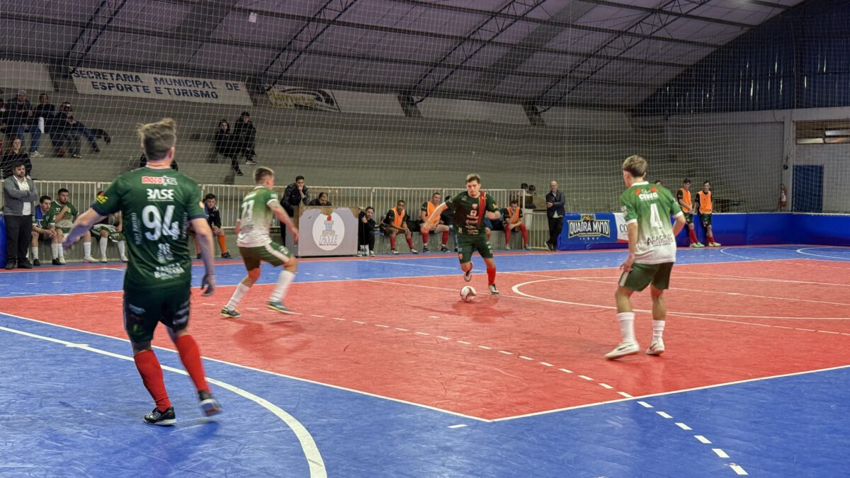 Campeonato Municipal de Futsal Adulto Fechado começa com 16 gols na rodada de abertura