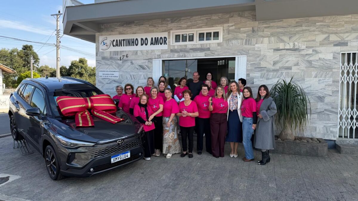 Cantinho do Amor recebe veículo para auxiliar nas atividades da entidade