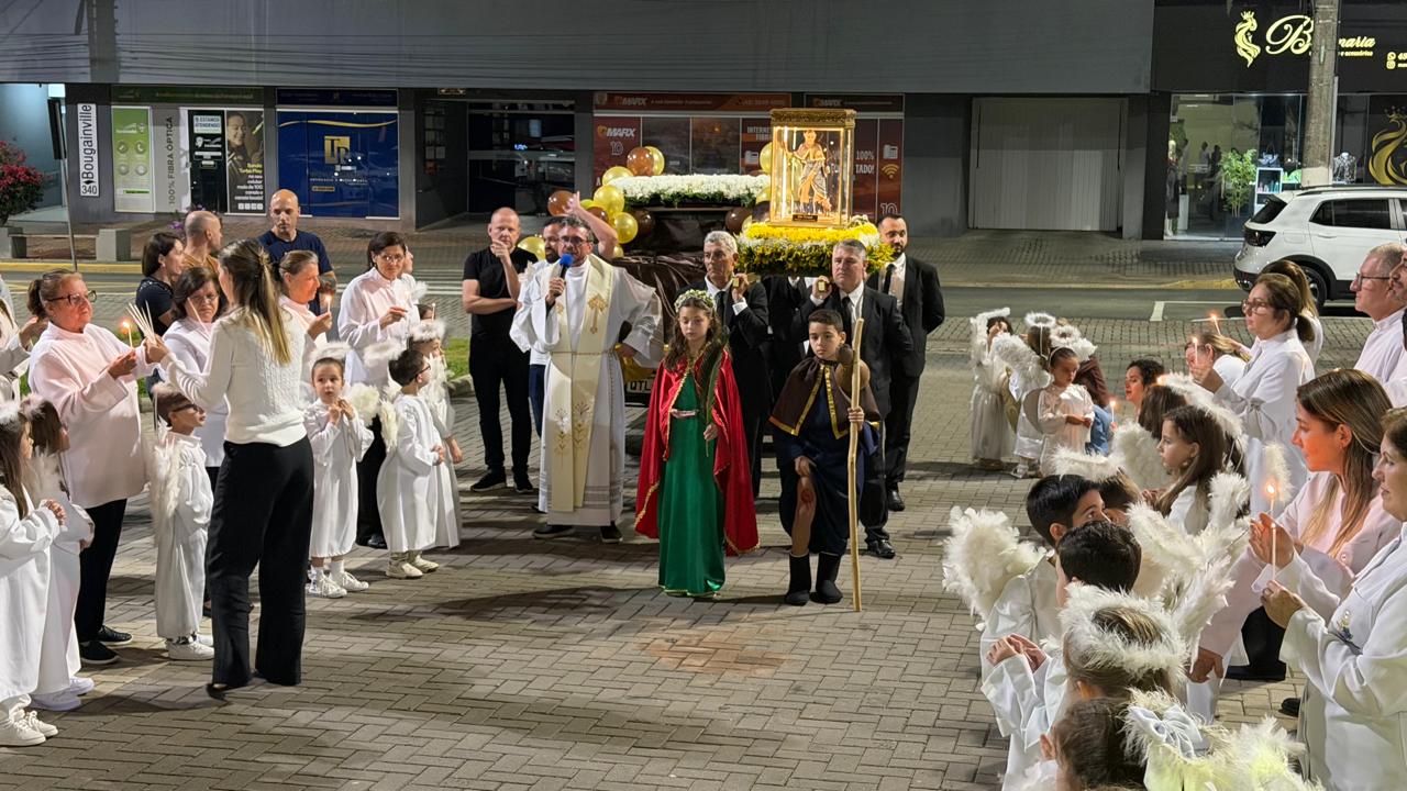 Caravana com a imagem de São Roquinho encerra roteiro pelas comunidades de Morro da Fumaça
