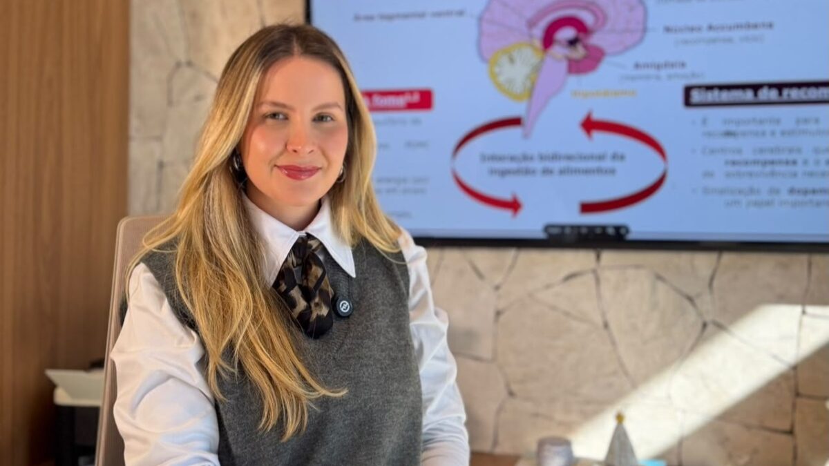 Mudanças hormonais que acompanham a mulher ao longo da vida merecem atenção aos sinais