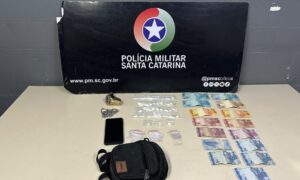 Homem é preso com 39 porções de cocaína durante abordagem em Morro da Fumaça