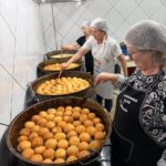 Com bênção do padre Daniel Zilli, começa a venda dos Sonhos de São Roque 4 Com bênção do padre Daniel Zilli, começa a venda dos Sonhos de São Roque