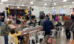 Terceira idade participa de missa e baile durante a 68ª Festa de São Roque