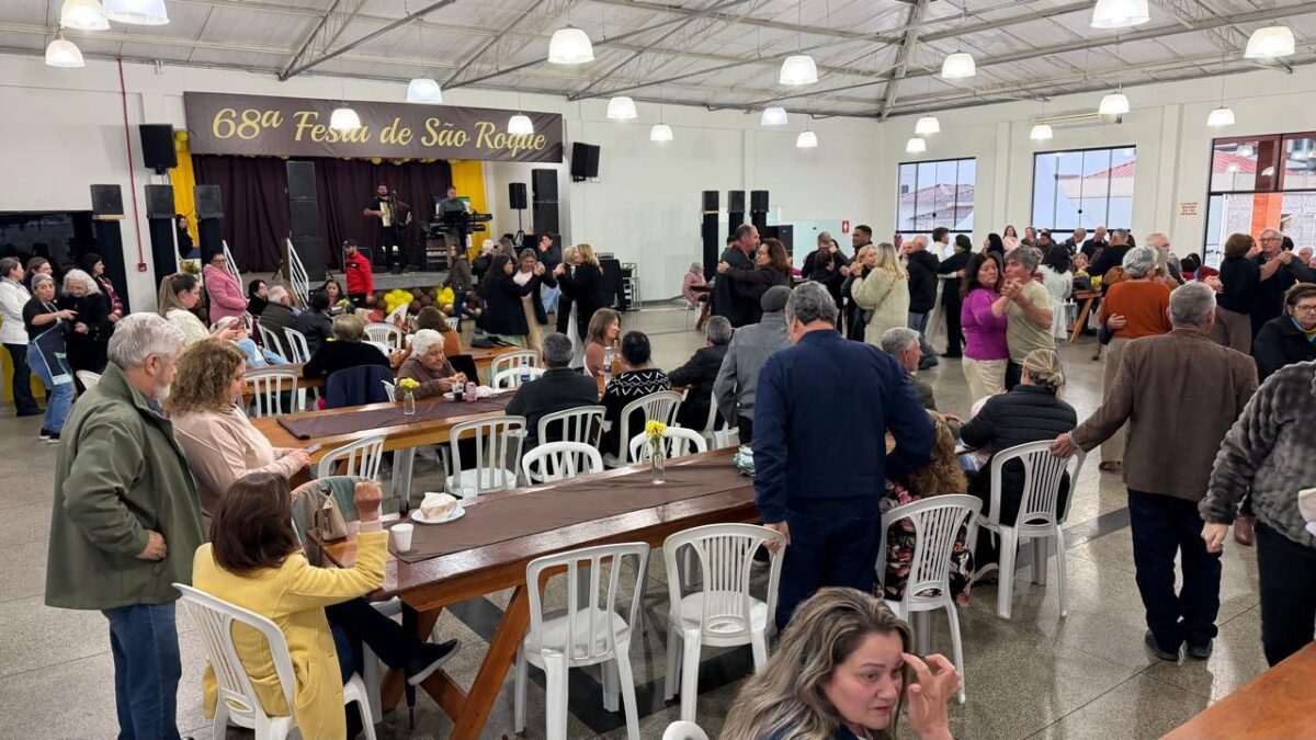 Terceira idade participa de missa e baile durante a 68ª Festa de São Roque