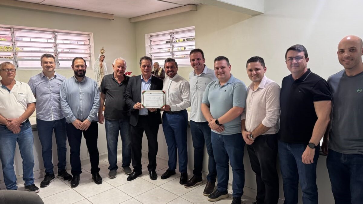 Padre Daniel Zilli recebe homenagem da Alesc por 10 anos de vida sacerdotal