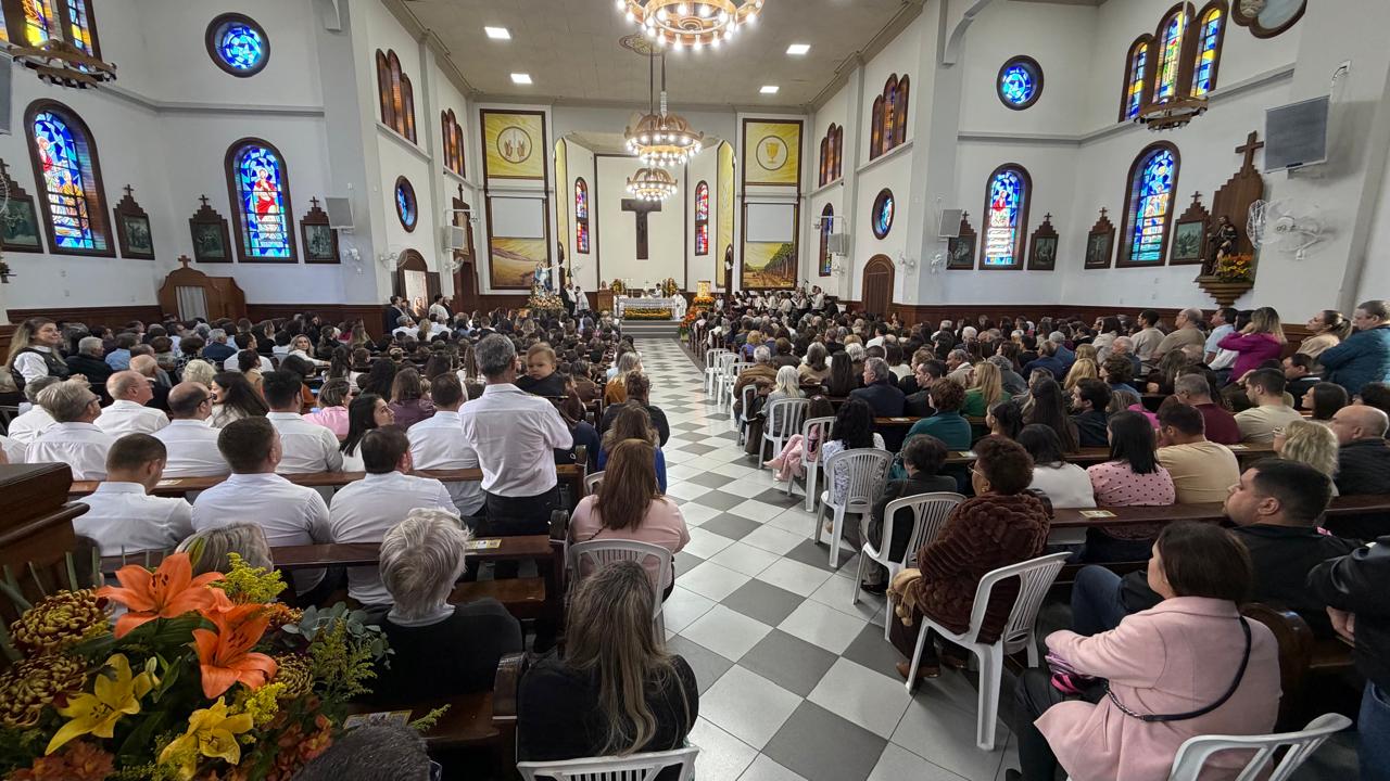 Igreja Matriz fica lotada no dia de São Roque em Morro da Fumaça