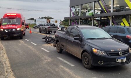 Colisão entre carro e moto mobiliza Bombeiros em Morro da Fumaça