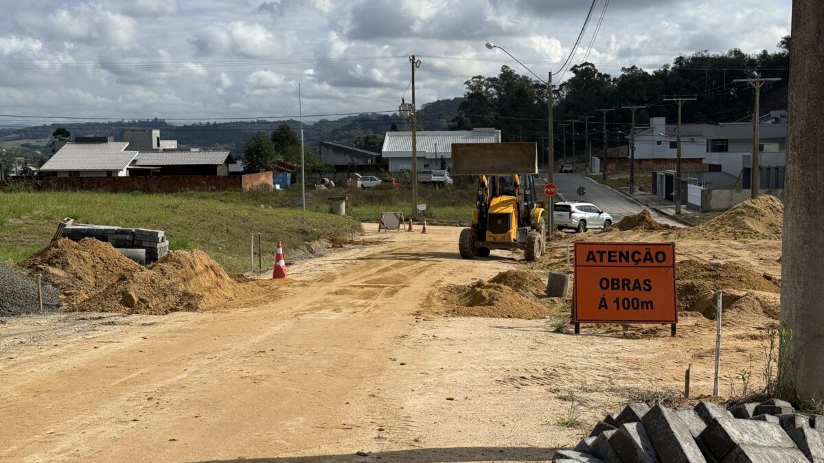 Obra de pavimentação da Avenida Júlio Coral e da Rua Giocundo Sartor inicia em Morro da Fumaça