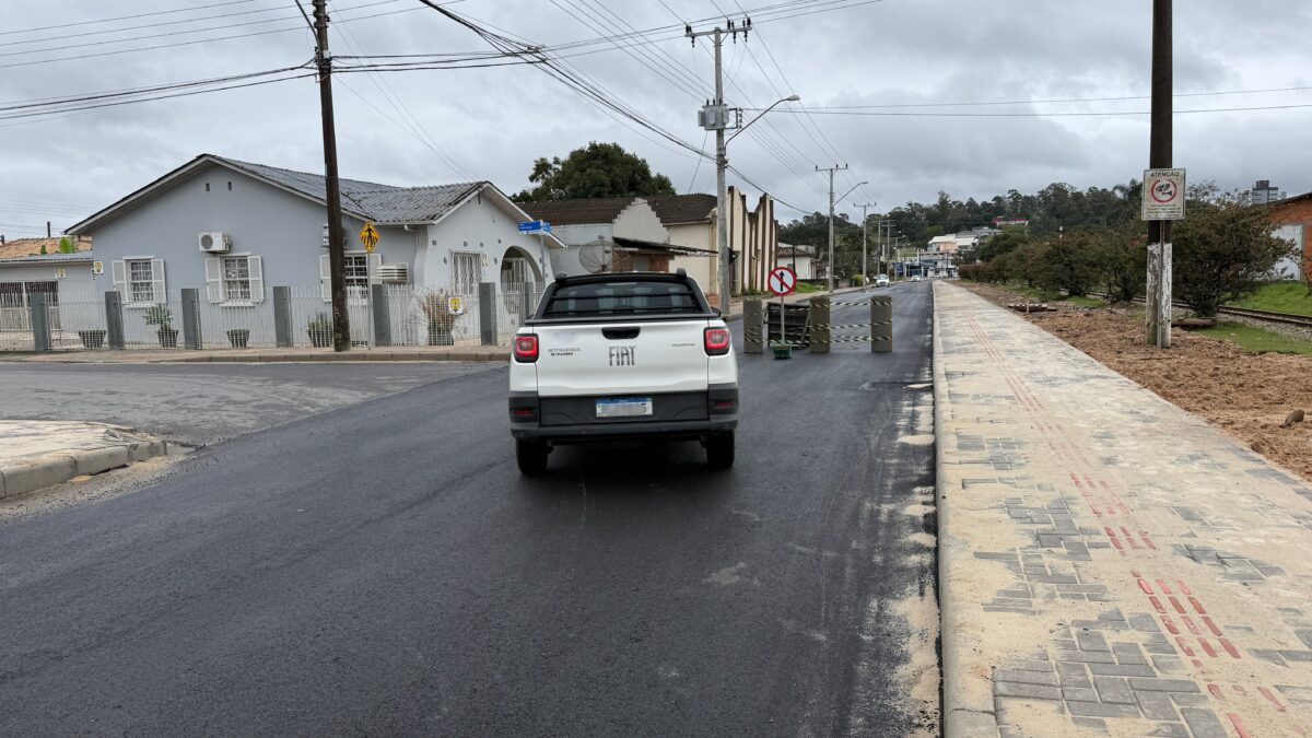 Demutran orienta motoristas sobre sentido único na Avenida Celeste Recco