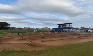 Treino reúne pilotos para a final do Sul-Brasileiro de RC Off-Road 2026 na Vila Selinger