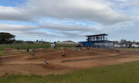 Treino reúne pilotos para a final do Sul-Brasileiro de RC Off-Road 2026 na Vila Selinger