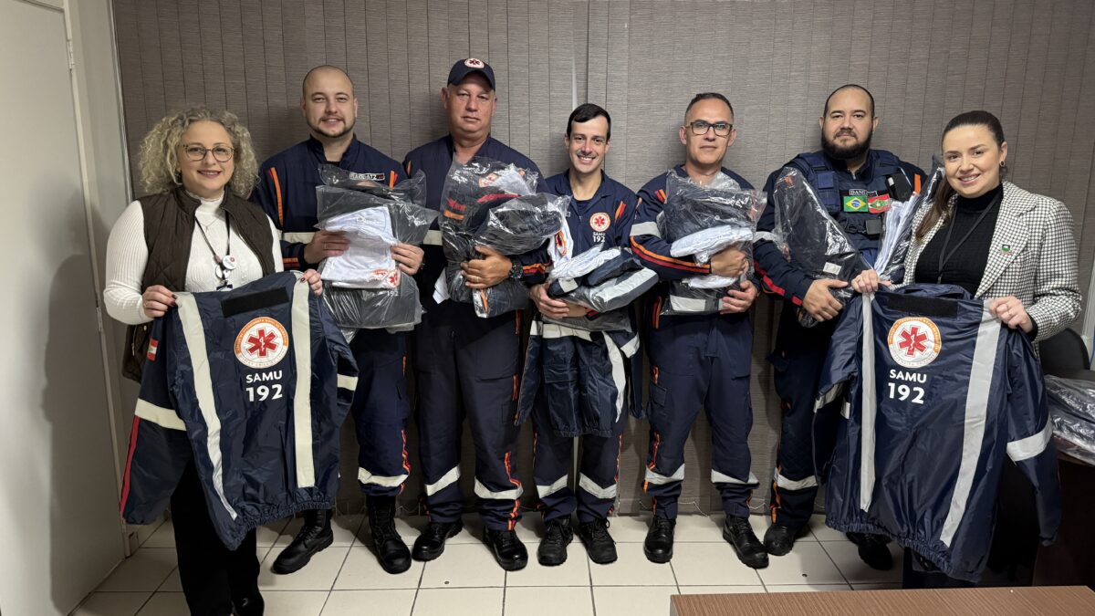 Saúde fumacense entrega novos uniformes aos profissionais do Samu
