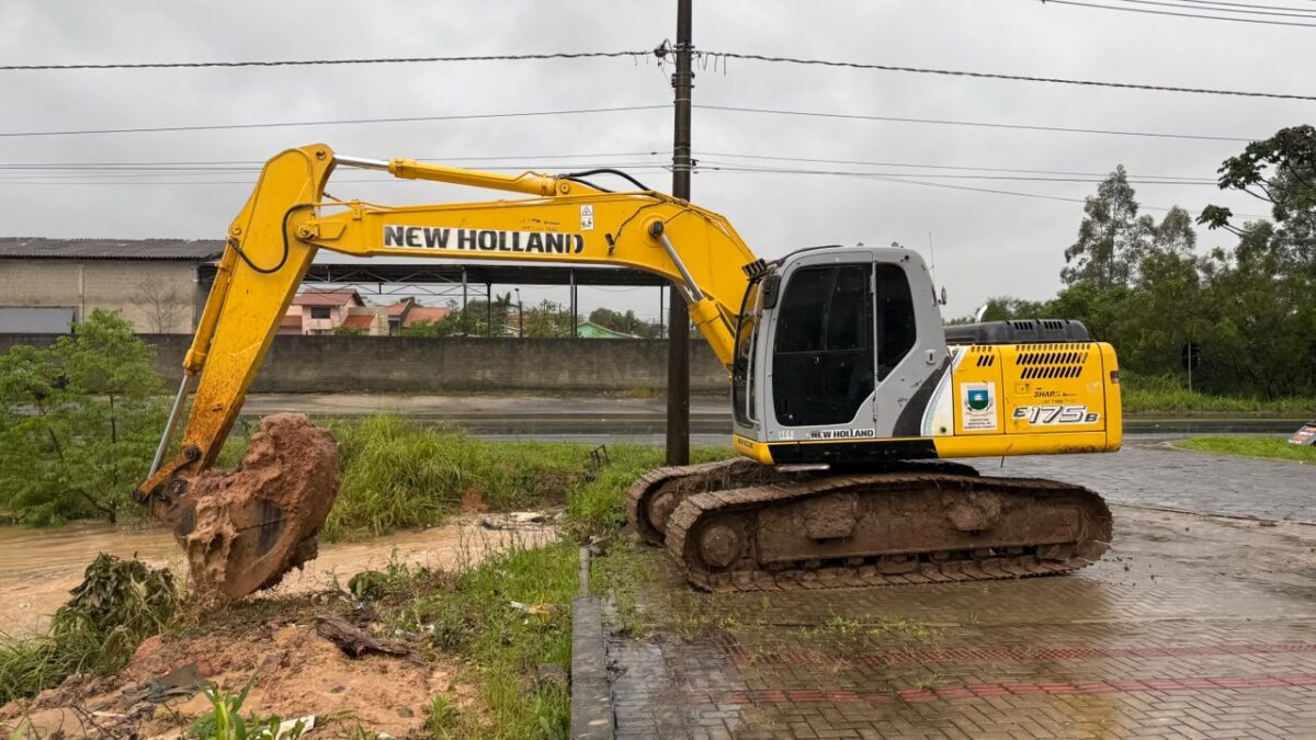 Equipes do Governo Municipal seguem atuando para dar suporte a população fumacense, após forte chuva